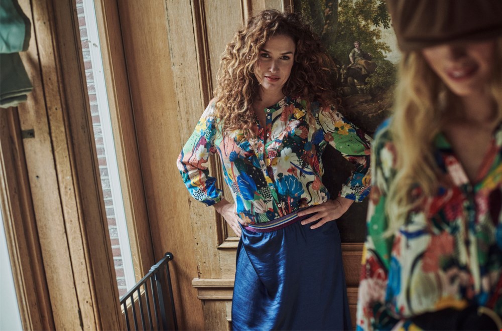 Blouse Wild Bouquet by Katja  en rok Night Blue Blouse Wild Bouquet by Katja  en rok Night Blue